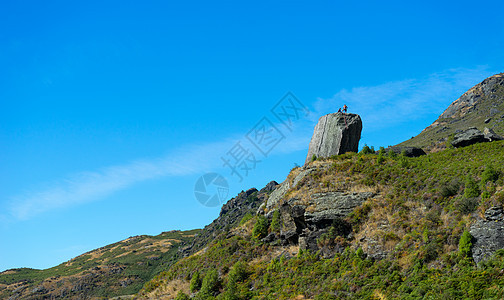 风景如画新西兰阿尔卑斯山远足者的自然景观图片