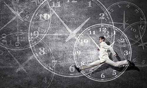 小人 跑步赶上时间时间的与趣的商人跑得匆忙背景