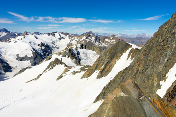 雪山峰山景雪,蓝天清澈图片