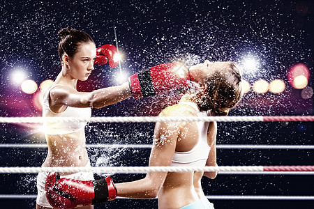 两个女人拳击两个轻漂亮的女人拳击图片