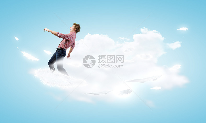 云上的人轻人高高的天空上行走