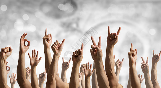 社会经济手空中手势群举手手势的人背景