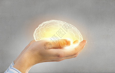 心理健康保护护理靠近人类的手,握住大脑图片
