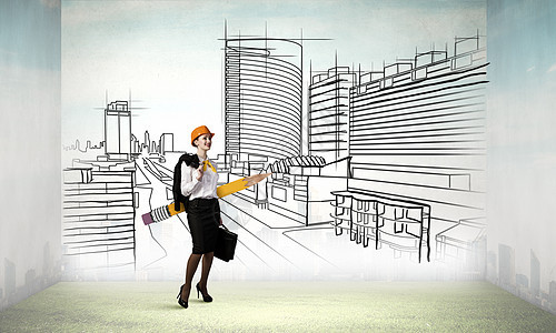 吸引力的建筑师师轻的女工程师戴着安全帽,背景上大铅笔草图图片