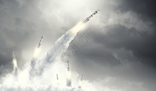 火箭太空飞船用蓝天上飞得很高图片