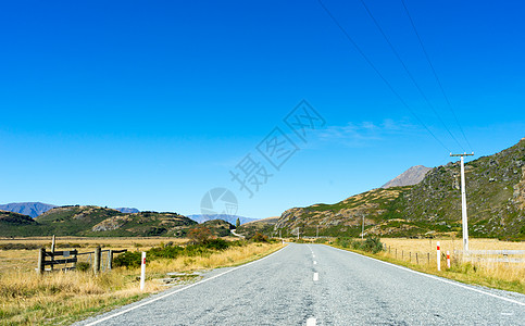 风景如画新西兰阿尔卑斯山道路的自然景观高清图片
