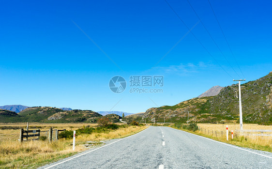 风景如画新西兰阿尔卑斯山道路的自然景观图片