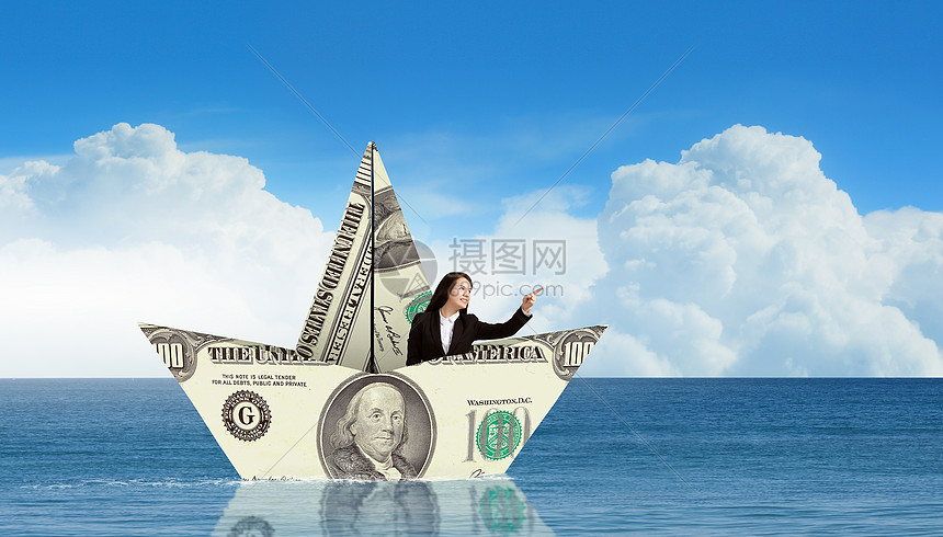 ‘~女商人用美元钞票的船成功的女商人金融之海的美元船上航行  ~’ 的图片