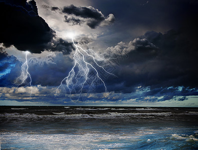 晚上暴风雨暴风雨海上闪电的黑夜形象图片