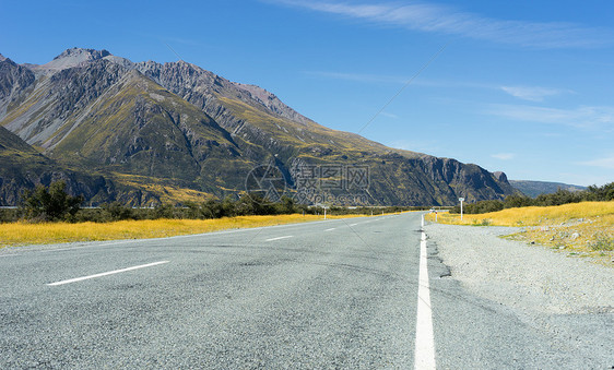 风景如画新西兰阿尔卑斯山道路的自然景观图片