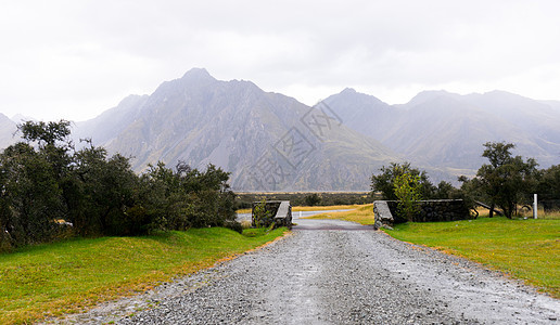风景如画新西兰阿尔卑斯山道路的自然景观图片