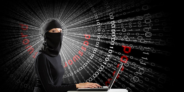 笔记本和女黑客互联网安全穿深色衣服的黑客女人数字背景下用笔记本电脑背景