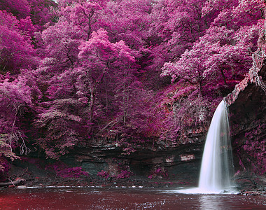 惊人的瀑布交替的超现实的彩色景观图片