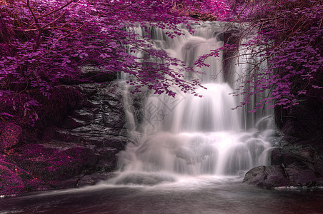 惊人的瀑布交替的超现实的彩色景观图片