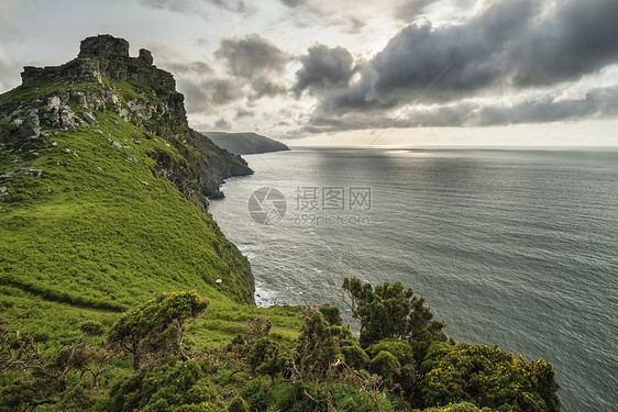 美丽的日落景观图像的岩石山谷德文英格兰图片