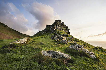 美丽的日落景观图像的岩石山谷德文英格兰图片