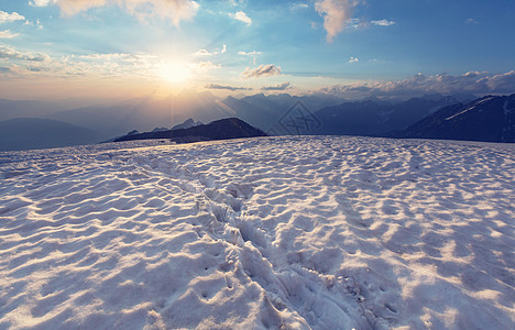 乌什巴峰,高加索山脉斯瓦涅蒂图片