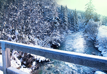 冬天的小溪山高清图片素材