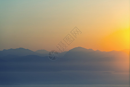 希腊海岸美丽的日落图片