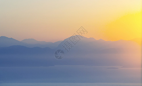 希腊海岸美丽的日落图片