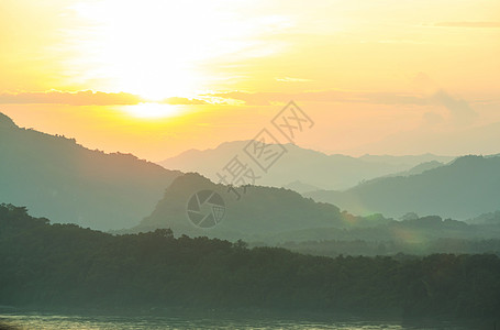 日出印象卢昂普拉邦看,洛斯背景