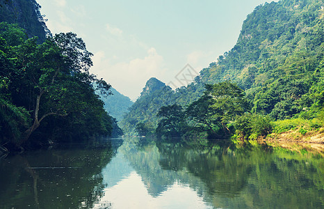 越南的宁静宝贝湖图片