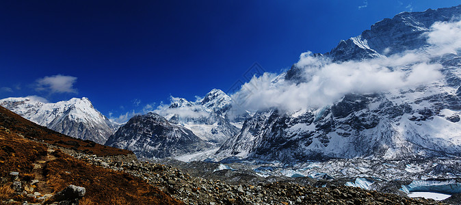 风景优美的山景,坎陈琼加地区,喜马拉雅山,尼泊尔图片