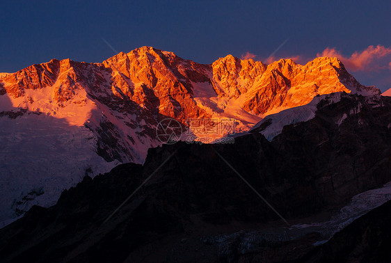 风景优美的山景,坎陈琼加地区,喜马拉雅山,尼泊尔图片