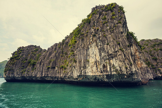 越南哈龙湾的岩石图片