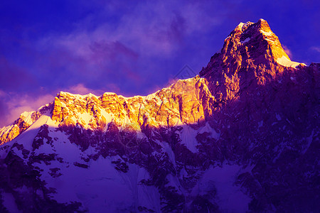 风景优美的詹努峰,坎肯琼加地区,喜马拉雅山,尼泊尔图片