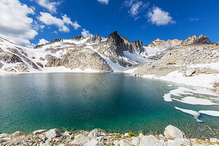 美国华盛顿美丽的高山湖泊荒野地区图片