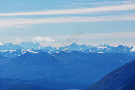 夏天风景如画的加大山脉图片