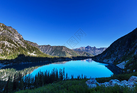 美国华盛顿美丽的高山湖泊荒野地区图片