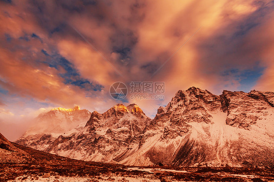 风景优美的詹努峰,坎肯琼加地区,喜马拉雅山,尼泊尔图片