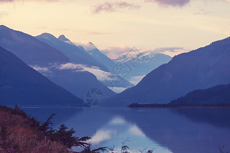 夏季加大落基山脉风景如画的山景图片