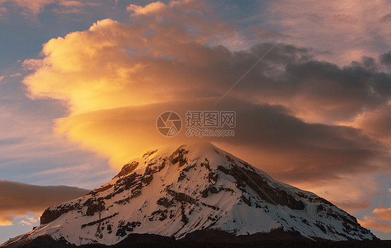 利维亚的高山雪山图片