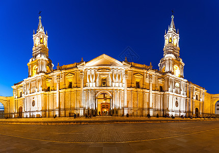 巴兹利卡大教堂位于秘鲁阿雷基帕市阿尔马斯广场图片