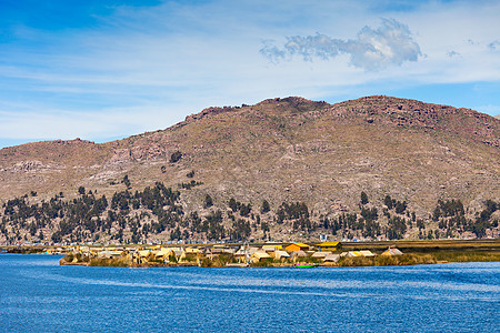 秘鲁普诺市附近的乌罗斯浮动岛图片