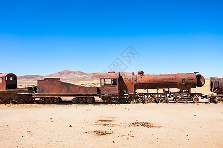 生锈的旧蒸汽火车火车墓地,萨拉德尤尼,利维亚图片