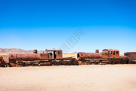 生锈的旧蒸汽火车火车墓地,萨拉德尤尼,利维亚图片