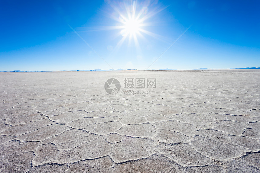 乌尤尼盐湖位于利维亚乌尤尼附近这世界上最大的盐滩图片