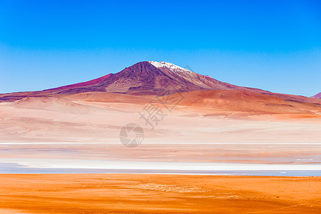 利维亚高原上的火山湖泊图片