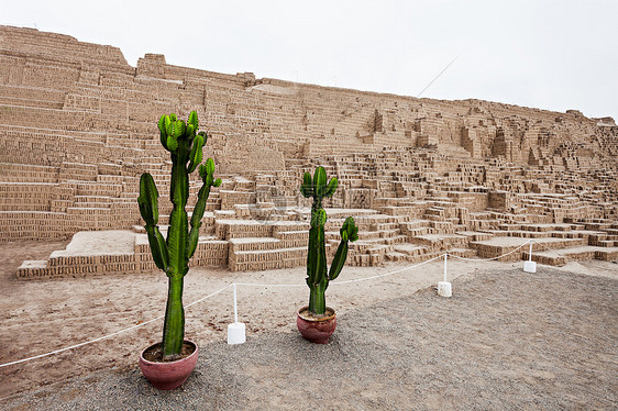 华卡普克拉纳,也华卡朱莉安娜个伟大的土坯粘土金字塔位于秘鲁利马的米拉区图片