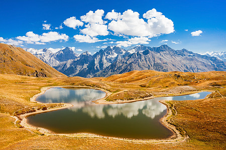 徒步旅行科鲁迪湖,梅斯蒂亚上斯瓦内蒂地区,佐治亚州图片