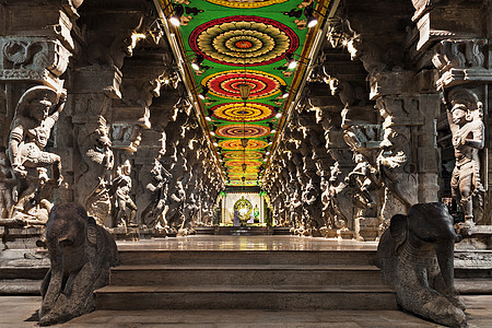 马杜雷的梅纳克什印度教寺庙内,泰米尔纳德,南印度宗教大厅成千上万的柱子图片