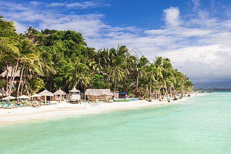 美丽的海滩与椰子棕榈蓝天的背景图片