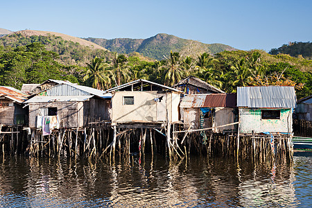 贫民窟的房子住海里的高跷上图片