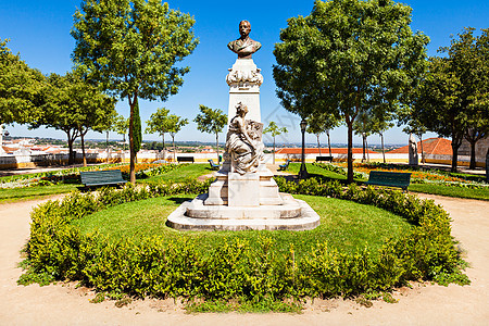 葡萄牙埃沃拉花园里的纪念碑图片