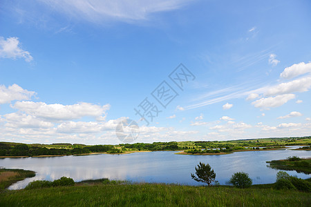 河流蓝天夏天的风景图片