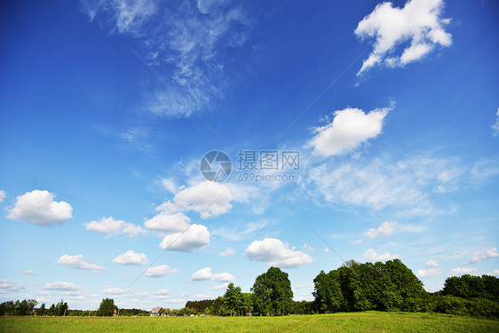 天空,云彩田野夏天的风景图片